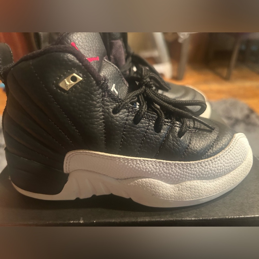 Jordan 12’s black & white